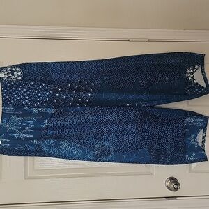 NWT Women's Capri Boho Beachy Casual Pull On Pant XL Blues Whites